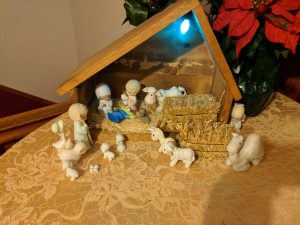 Manger with green alien